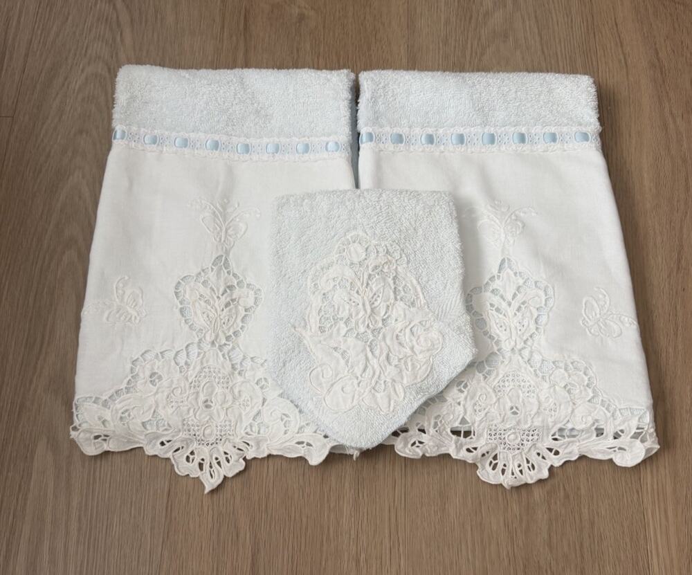 Vintage Mia Armand Beverly Hills Lace Applique Blue Designer Towel Set